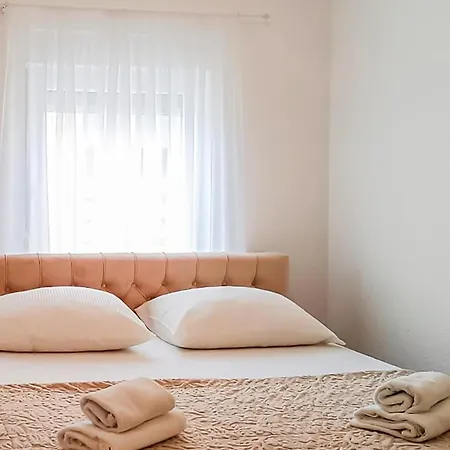 In With House Sea View Апартаменты *