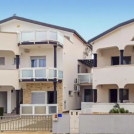 In With House Sea View *